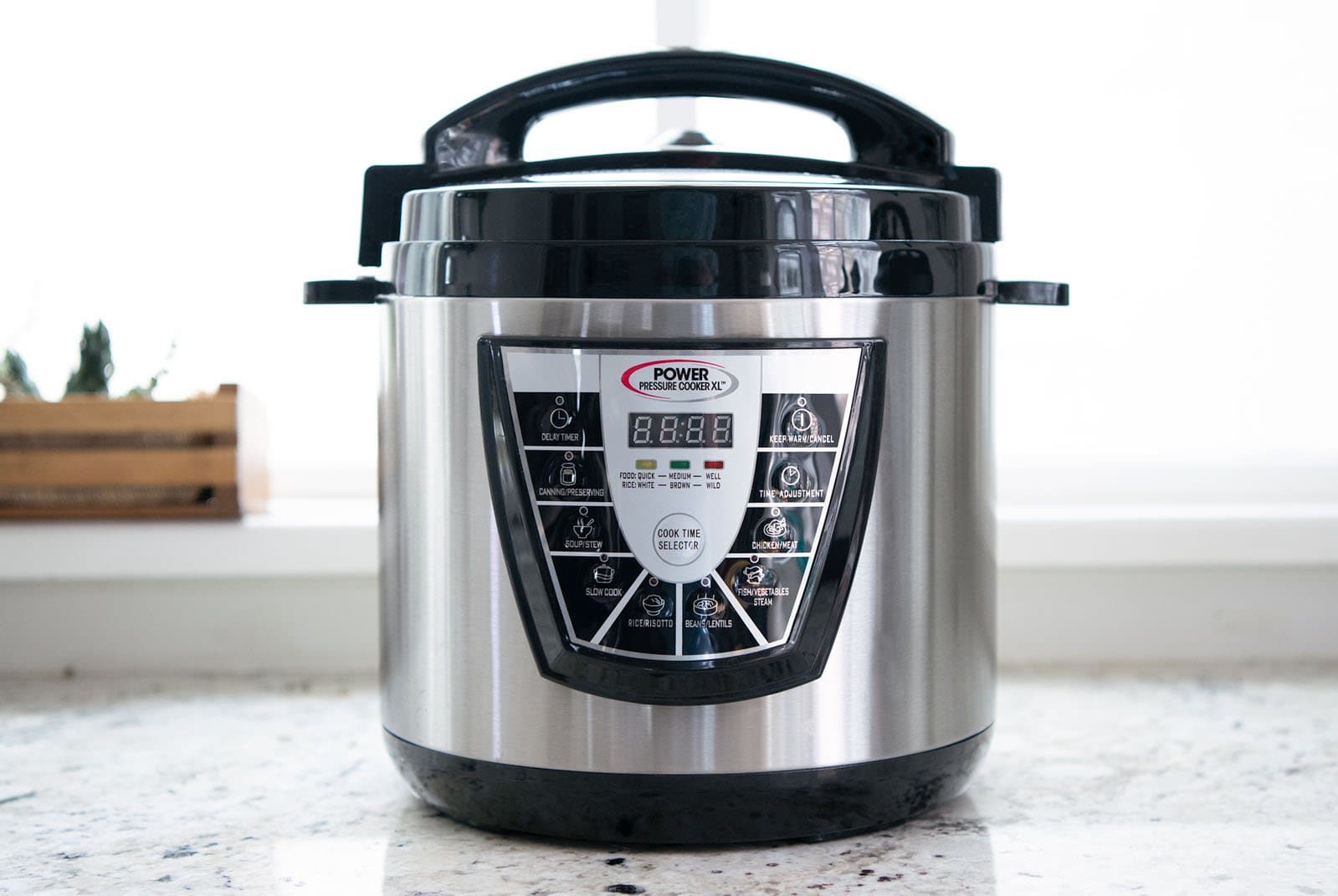 Stainless Instant Pot Duo 6-quart pressure cooker with the lid closed